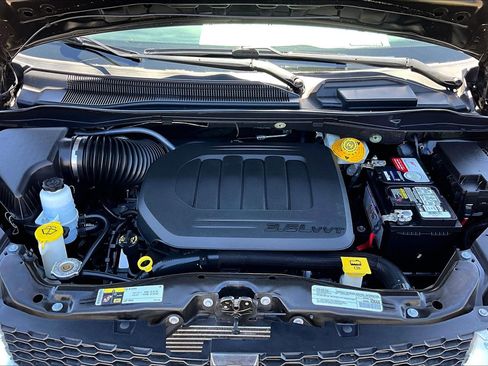 Used 2019 Dodge Grand Caravan SE w/ UConnect Hands-Free Group FWD image 9