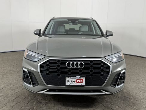 Used 2023 Audi Q5 2.0T Premium w/ Convenience Package AWD/4WD image 2