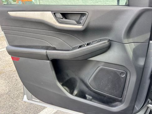 Used 2022 Ford Escape SE image 7