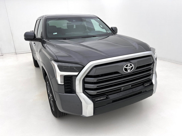 Used 2025 Toyota Tundra Limited AWD/4WD image 3