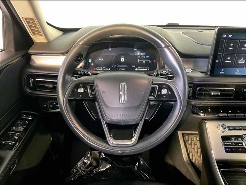 Used 2021 Lincoln Aviator AWD image 15