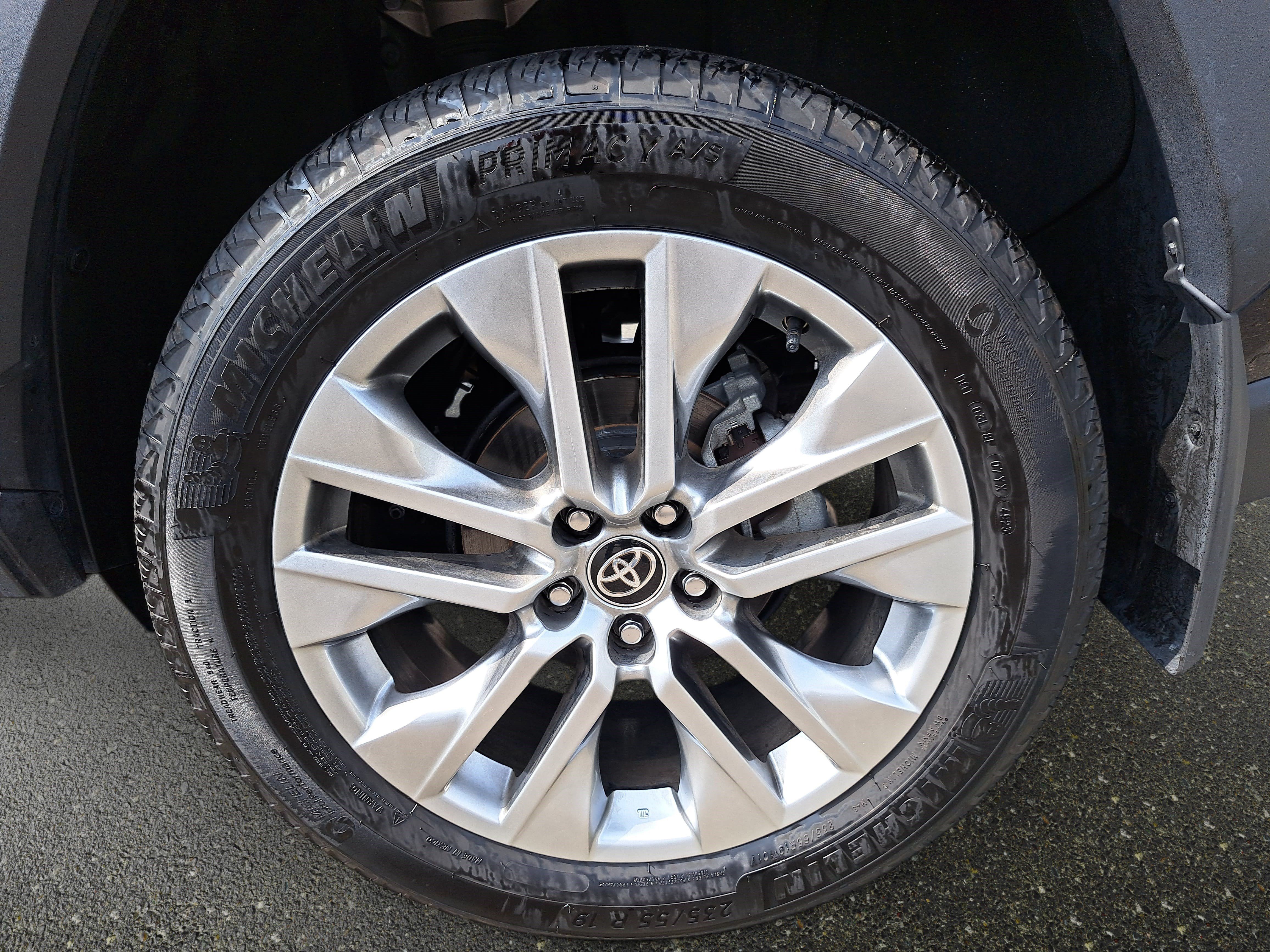 Used 2024 Toyota RAV4 XLE Premium FWD image 32