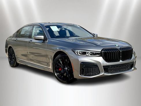 Used 2022 BMW 750i xDrive w/ M Sport Package AWD/4WD image 3