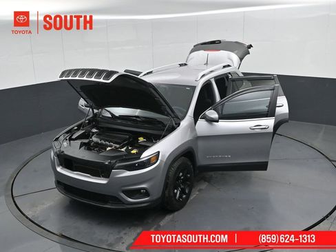 Used 2019 Jeep Cherokee Latitude w/ Popular Appearance Group image 54