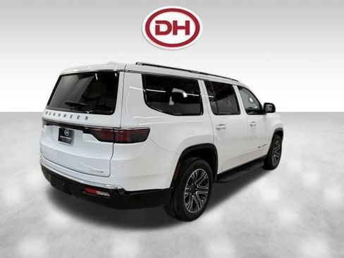 Used 2023 Jeep Wagoneer Series III w/ Preferred Equipment Group AWD/4WD image 13