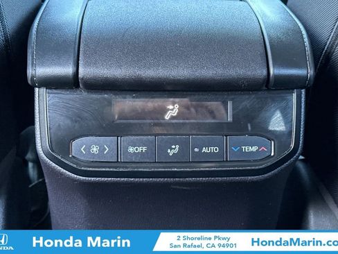 Used 2023 Toyota Highlander L image 17