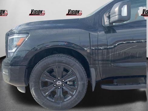Used 2024 Nissan Titan SV w/ SV Convenience Package image 11