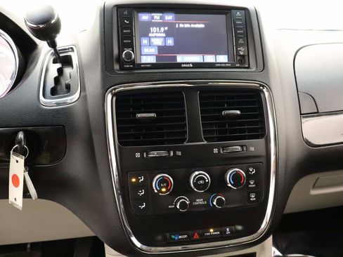 Used 2013 Dodge Grand Caravan SXT w/ Rear Park Assist Pkg image 11