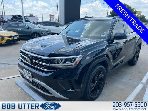 Used 2023 Volkswagen Atlas SE w/ Black Wheel Package AWD/4WD image 3