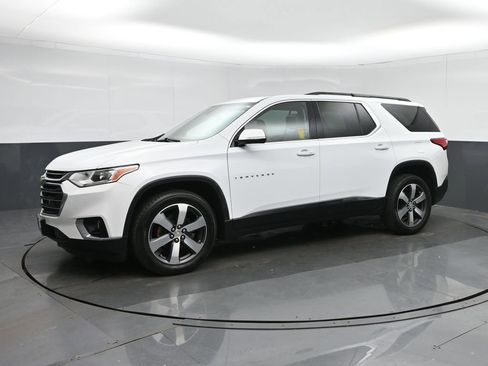 Used 2019 Chevrolet Traverse LT w/ LT Premium Package AWD/4WD image 3