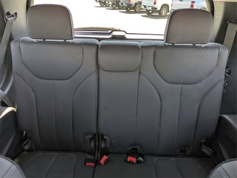 Used 2023 Hyundai Palisade SEL w/ Premium Package image 16