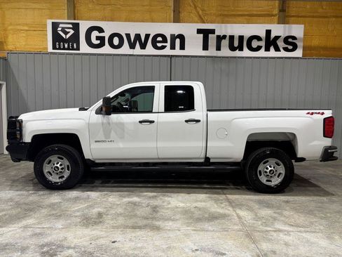 Used 2019 Chevrolet Silverado 2500 W/T AWD/4WD image 2