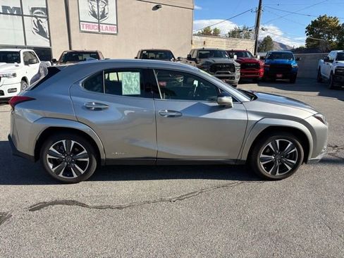 Used 2022 Lexus UX 250h w/ Premium Package image 9