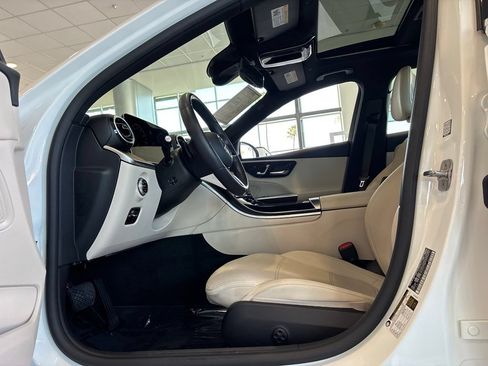 Used 2025 Mercedes-Benz C 300 Sedan image 23