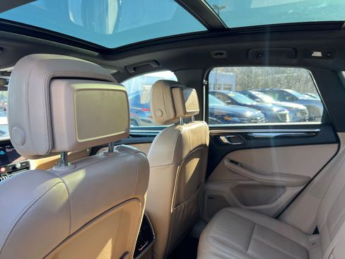 Used 2025 Porsche Macan image 34