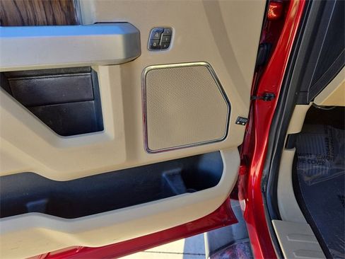 Used 2019 Ford F150 Lariat image 31