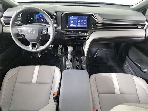 Used 2025 Toyota Camry SE image 16