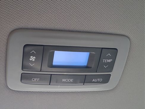 Used 2015 Toyota Sienna XLE image 12