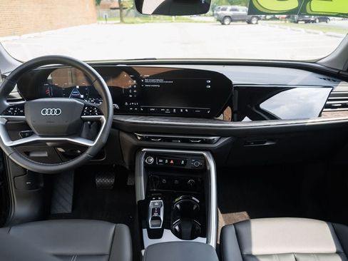 Used 2025 Audi Q5 Premium w/ Convenience Package AWD/4WD image 18