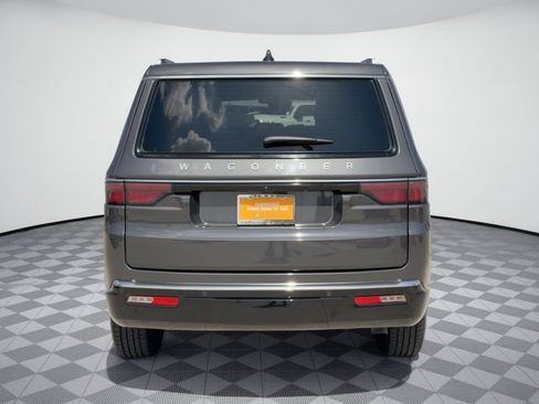 Used 2024 Jeep Wagoneer 2WD image 11