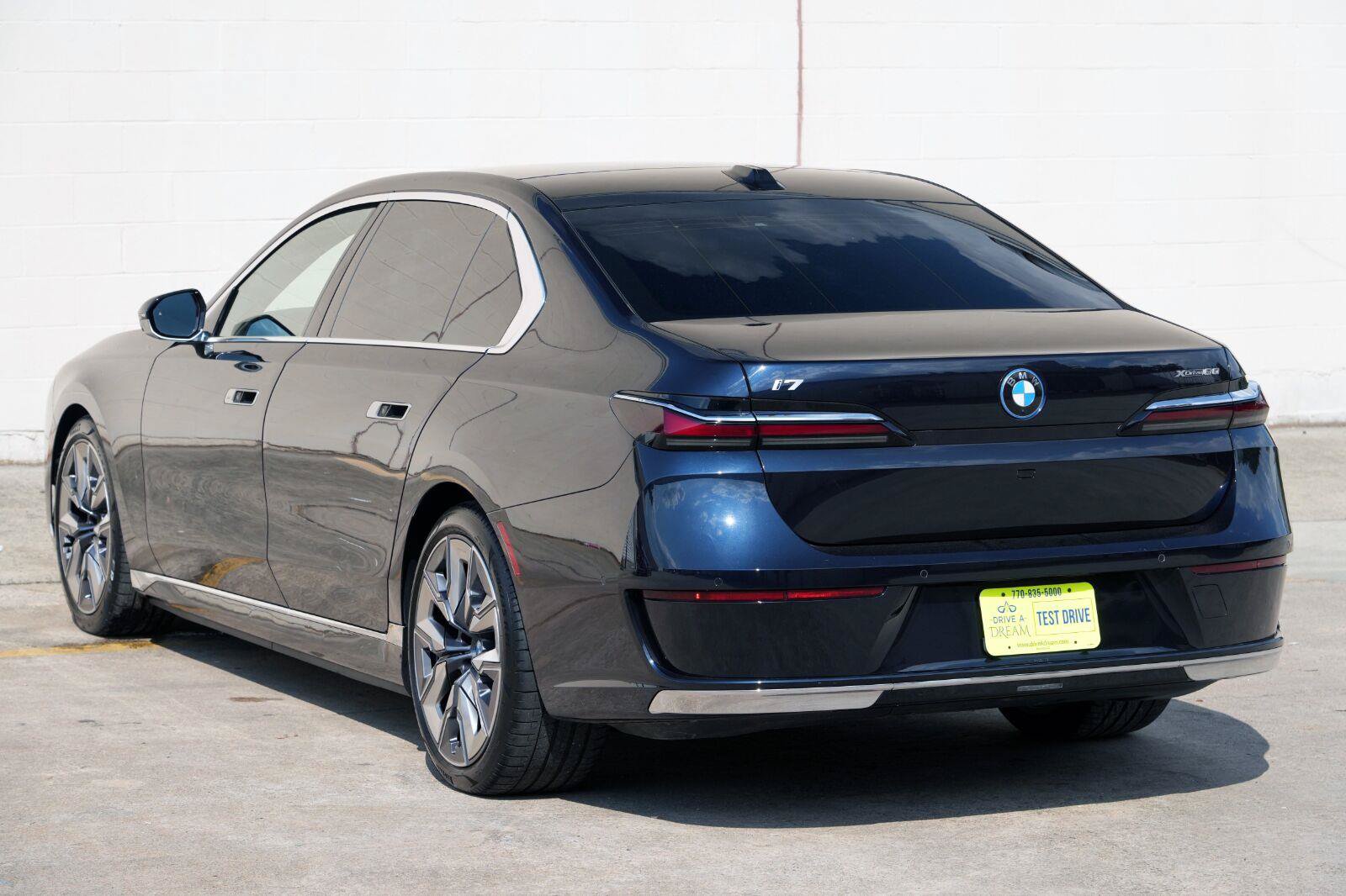 Used 2023 BMW i7 xDrive60 w/ Executive Package 2 AWD/4WD image 61