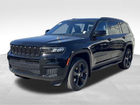 New 2025 Jeep Grand Cherokee L Altitude image 3