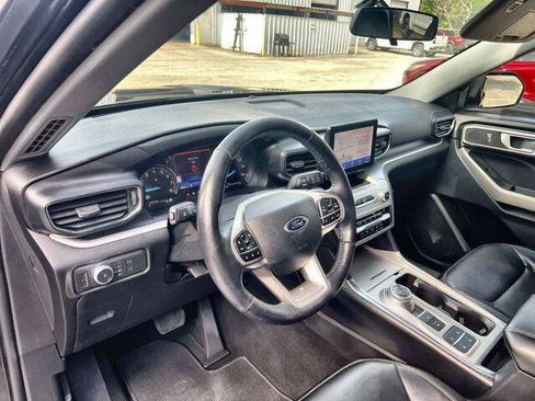 Used 2021 Ford Explorer XLT w/ Equipment Group 202A RWD image 11