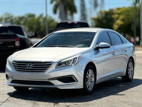 Used 2017 Hyundai Sonata SE FWD image 1