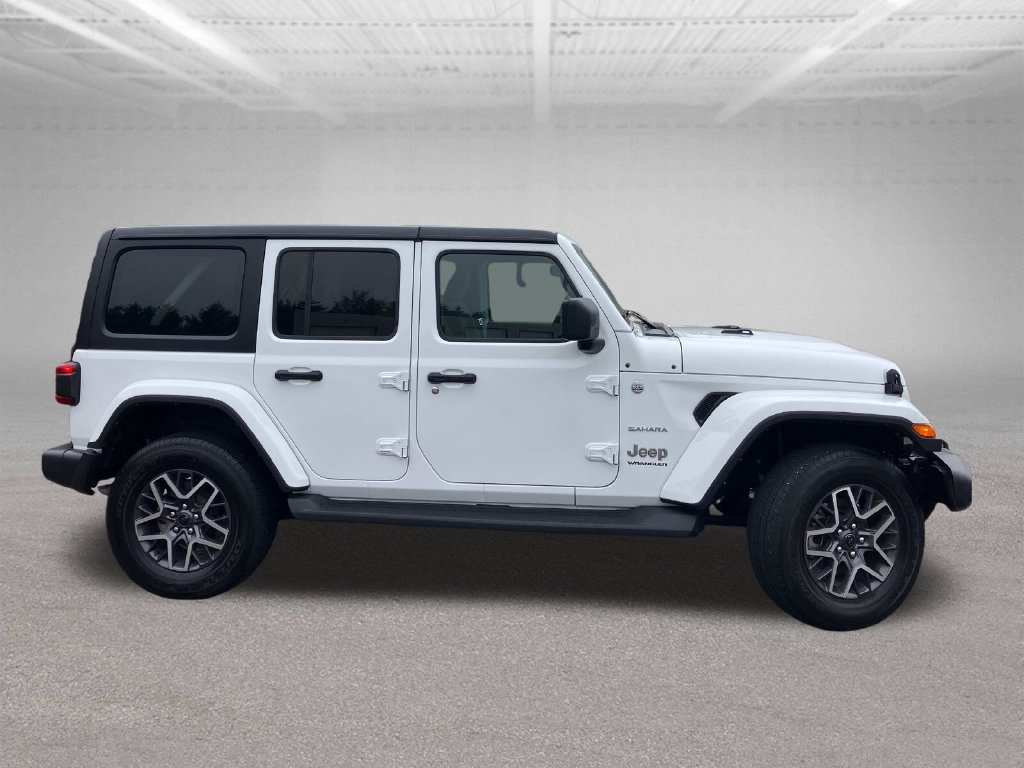 Used 2024 Jeep Wrangler Unlimited Sahara w/ Technology Group AWD/4WD image 4