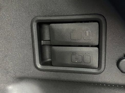 Used 2023 Chevrolet Equinox LT image 39