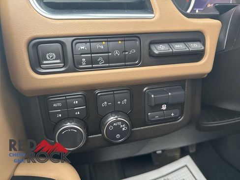 Used 2021 Chevrolet Tahoe Premier w/ Premium Package AWD/4WD image 28