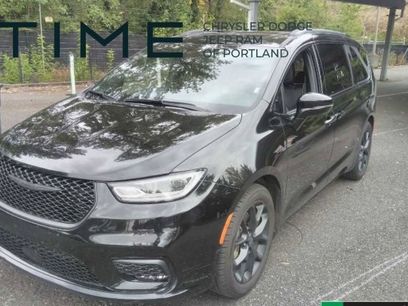 Used 2025 Chrysler Pacifica Limited