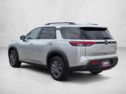 Used 2025 Nissan Pathfinder SV FWD image 8