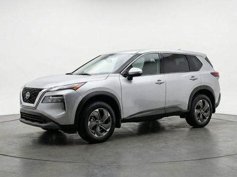 Used 2025 Nissan Rogue SV image 3