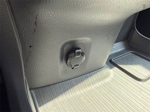 Used 2024 Toyota Sienna LE image 20