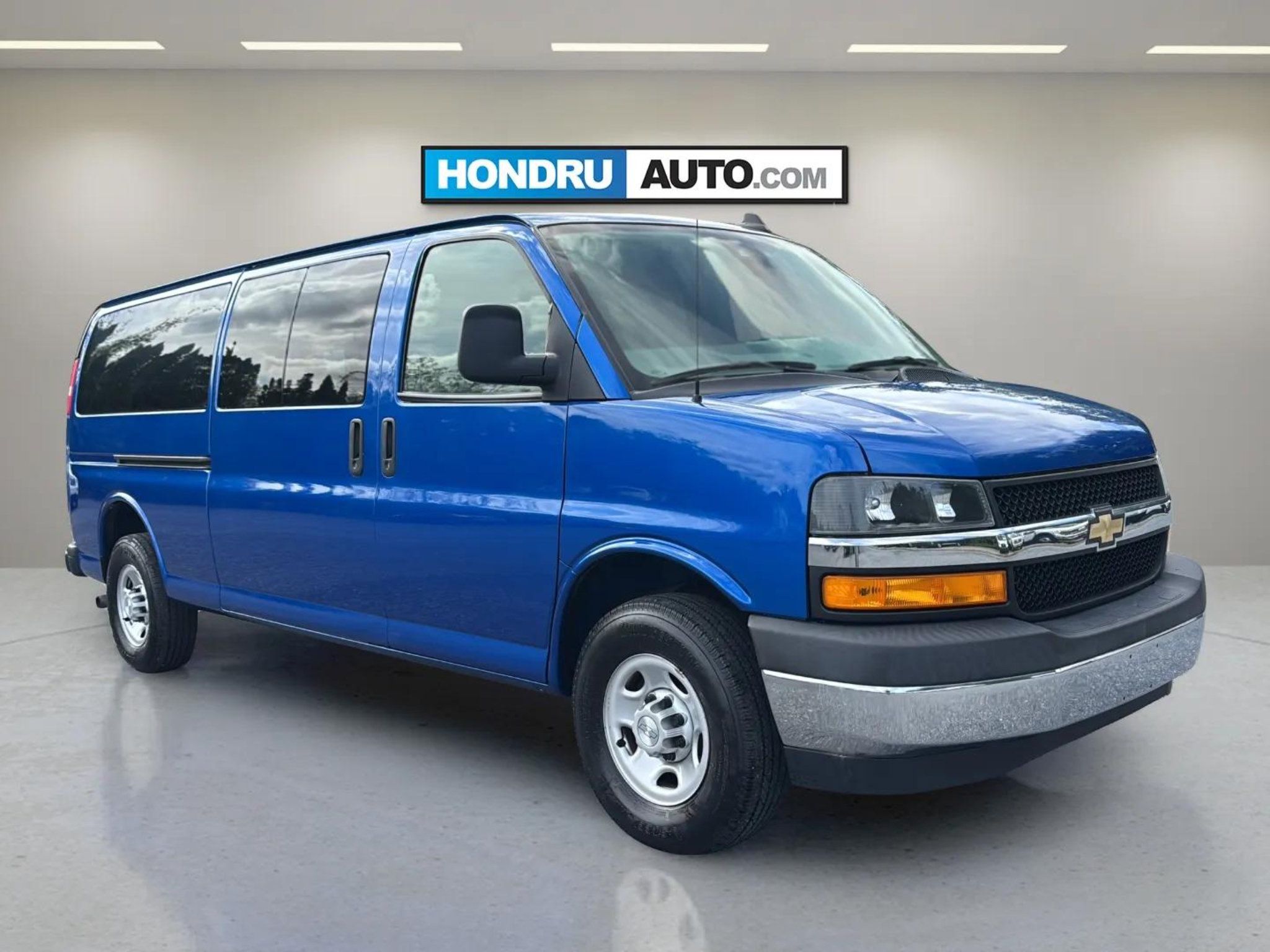 Used 2019 Chevrolet Express 3500 LS w/ Chrome Appearance Package RWD image 2