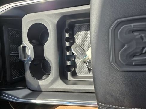 Used 2025 RAM 2500 Laramie AWD/4WD image 15
