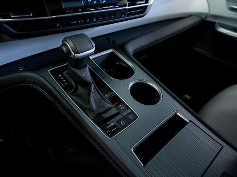 Used 2025 Toyota Sienna XLE image 38