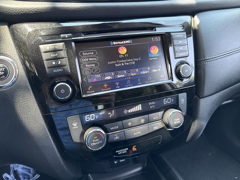 Used 2018 Nissan Rogue SL AWD/4WD image 17