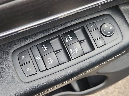 Used 2017 Jeep Grand Cherokee Limited image 22