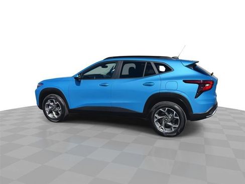 Used 2025 Chevrolet Trax LT w/ Driver Confidence Package image 6