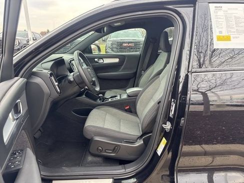 Used 2024 Volvo XC40 B5 Core AWD/4WD image 12