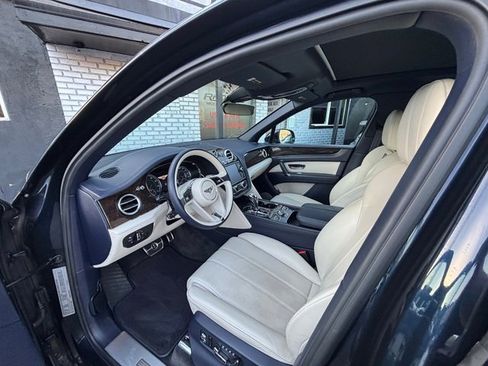 Used 2019 Bentley Bentayga AWD/4WD image 29
