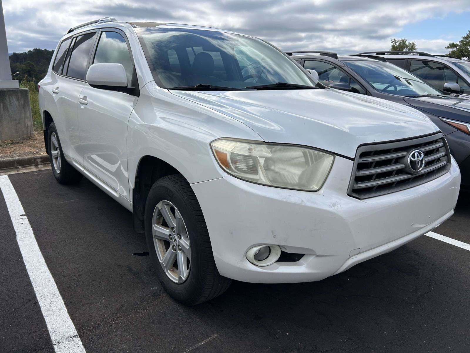Used 2010 Toyota Highlander SE FWD image 1