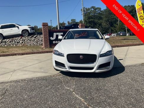 Used 2019 Jaguar XF Prestige image 3