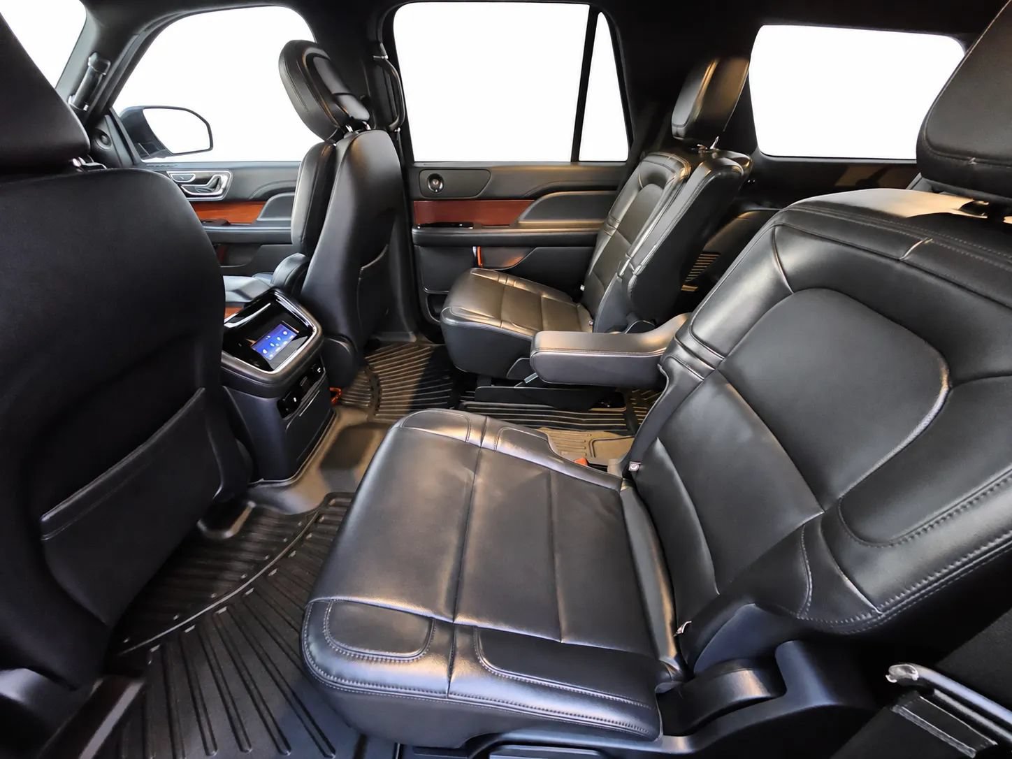 Used 2023 Lincoln Navigator 2WD image 7