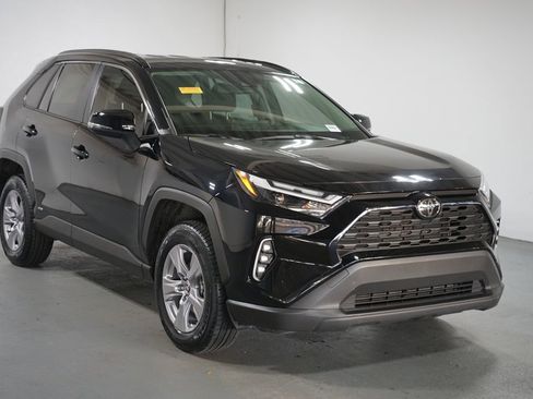 Certified 2025 Toyota RAV4 XLE image 3