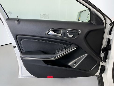 Used 2020 Mercedes-Benz GLA 250 w/ Premium Package image 24