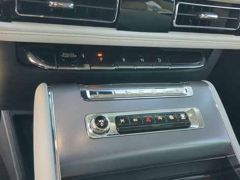 New 2026 Lincoln Aviator AWD image 19