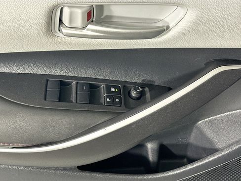 Used 2025 Toyota Corolla SE w/ Convenience Package FWD image 14